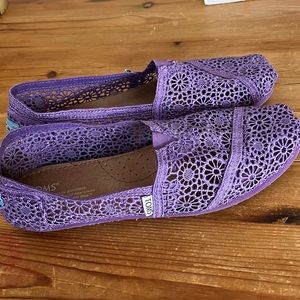 Toms shoes / purple crochet flats 9W
